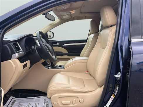 Used 2016 Toyota Highlander XLE AWD/4WD image 12