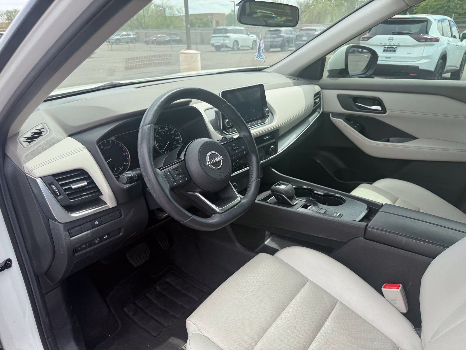Certified 2023 Nissan Rogue SV w/ SV Premium B Package FWD image 14