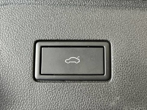 Certified 2024 Volkswagen Atlas SEL Premium R-Line AWD/4WD image 6