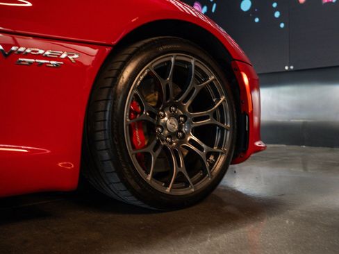 Used 2017 Dodge Viper GTS RWD image 19