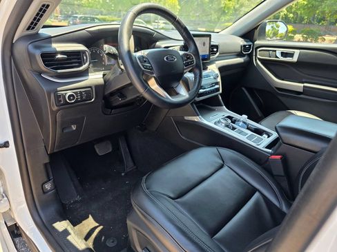 Used 2023 Ford Explorer XLT w/ Equipment Group 202A RWD image 11
