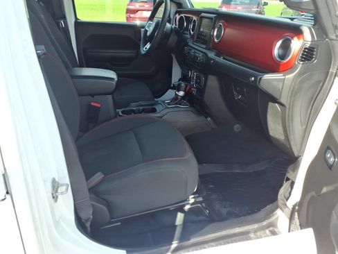 Used 2023 Jeep Gladiator Rubicon w/ Cold Weather Group AWD/4WD image 19