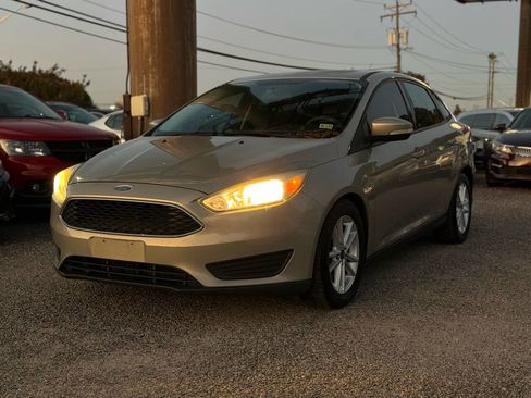 Used 2015 Ford Focus SE image 2