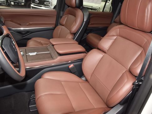 New 2026 Lincoln Navigator Reserve AWD/4WD image 37