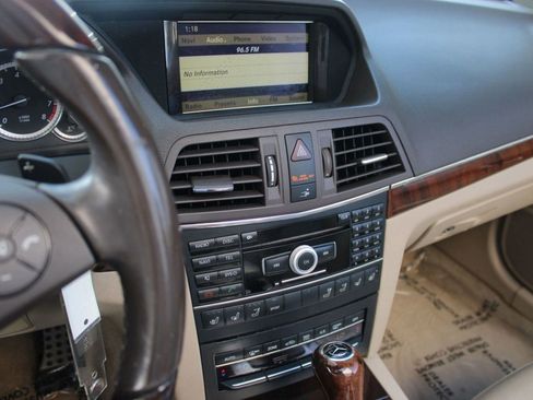 Used 2011 Mercedes-Benz E 550 Cabriolet image 22