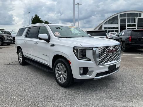 Used 2021 GMC Yukon XL Denali AWD/4WD image 3