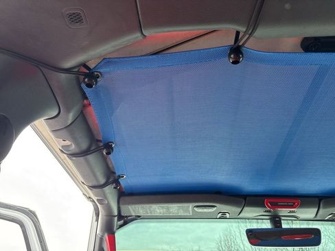 Used 2018 Jeep Wrangler Unlimited Sahara image 27