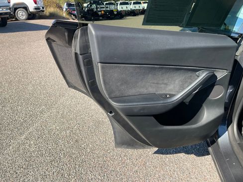 Used 2022 Tesla Model Y Long Range image 19
