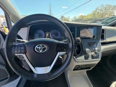 Used 2015 Toyota Sienna XLE w/ XLE Navigation Package image 26