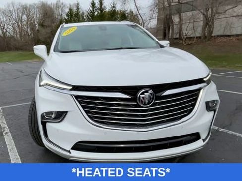 Used 2024 Buick Enclave Essence image 4