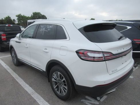 Used 2022 Lincoln Nautilus FWD w/ Premium Package image 4