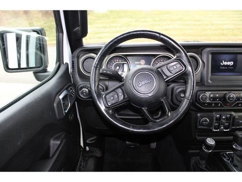 Certified 2021 Jeep Gladiator Willys image 23