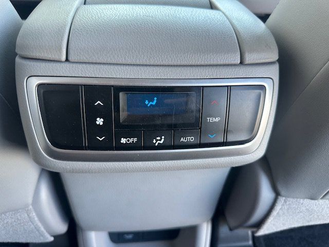 Used 2018 Toyota Highlander XLE w/ Carpet Mat Package (TMS) FWD image 23