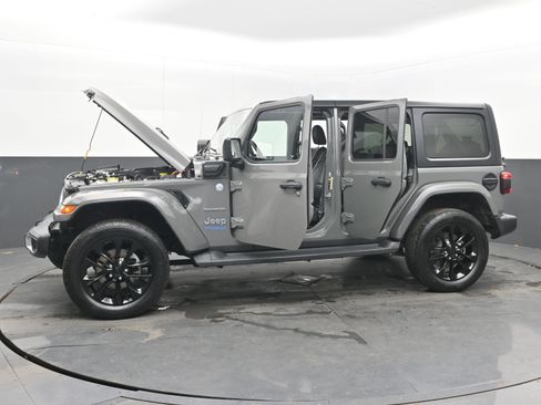 Used 2021 Jeep Wrangler Unlimited Sahara w/ Cold Weather Group image 40