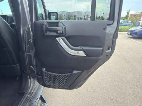 Used 2016 Jeep Wrangler Unlimited Sahara w/ Connectivity Group AWD/4WD image 11