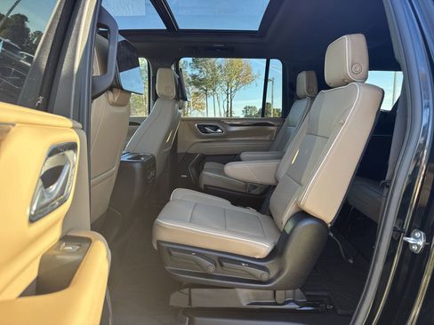 Used 2024 Chevrolet Suburban Premier w/ Advanced Technology Package image 32