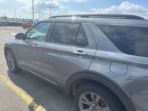 Used 2023 Ford Explorer XLT w/ Equipment Group 202A AWD/4WD image 15