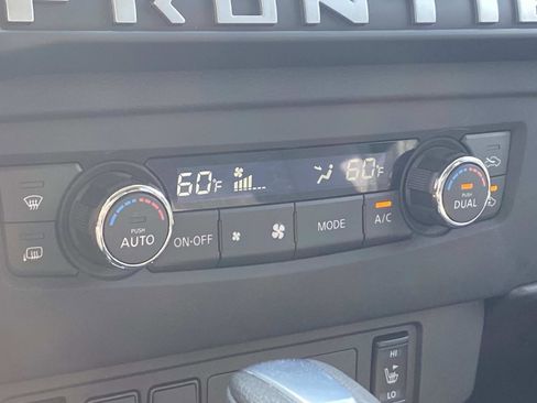 Used 2025 Nissan Frontier SV w/ SV Convenience Package image 17