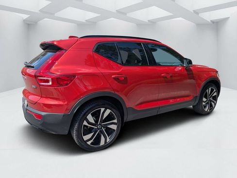 Used 2025 Volvo XC40 B5 Plus AWD/4WD image 3