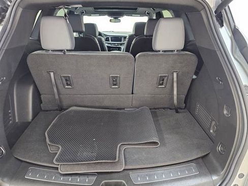 Used 2023 Buick Enclave Essence w/ Experience Buick Package AWD/4WD image 6