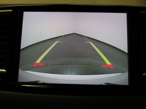 Used 2024 Chrysler Pacifica Touring-L FWD image 27