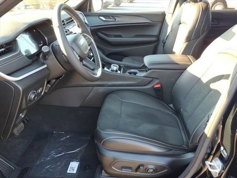 New 2025 Jeep Grand Cherokee Altitude image 15