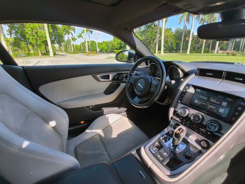 Used 2016 Jaguar F-TYPE Coupe RWD image 10