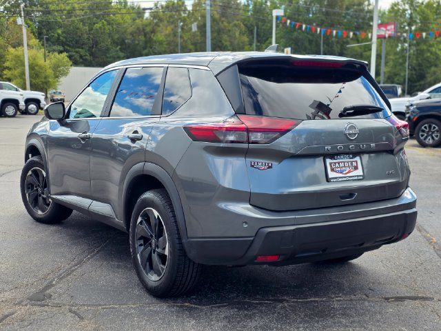 Used 2025 Nissan Rogue SV AWD/4WD image 3