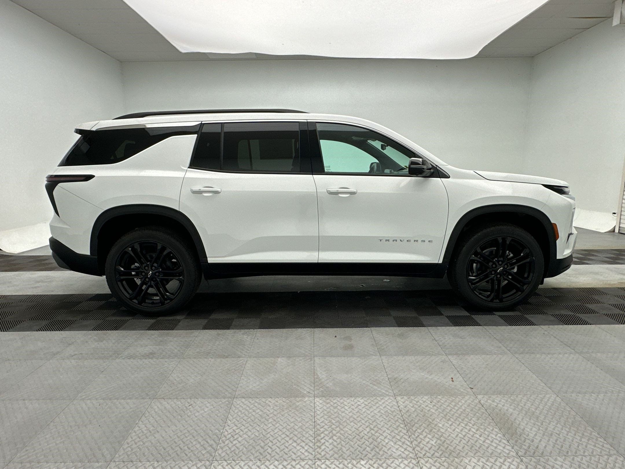 Certified 2026 Chevrolet Traverse LT w/ Driver Confidence Package AWD/4WD image 8