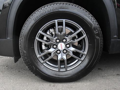 Used 2025 GMC Acadia Elevation image 13