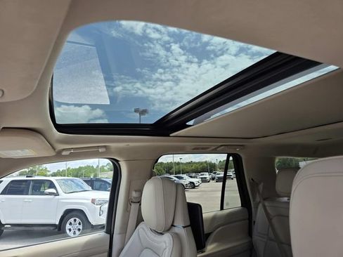 Used 2019 Lincoln Navigator Reserve AWD/4WD image 11