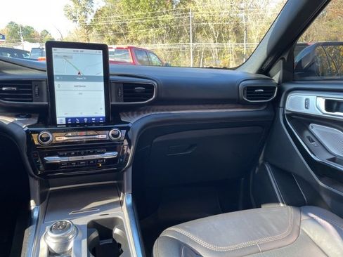 Used 2022 Ford Explorer Platinum w/ Equipment Group 601A image 23