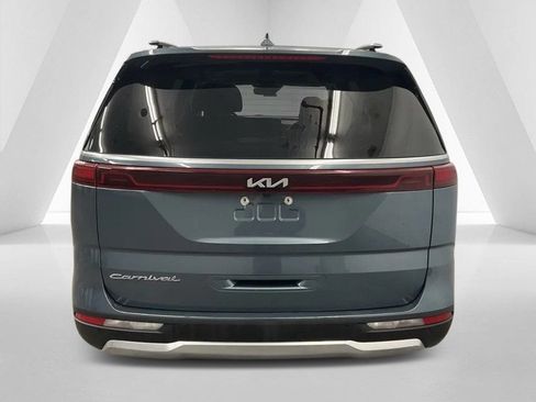 Used 2022 Kia Carnival SX Prestige image 6