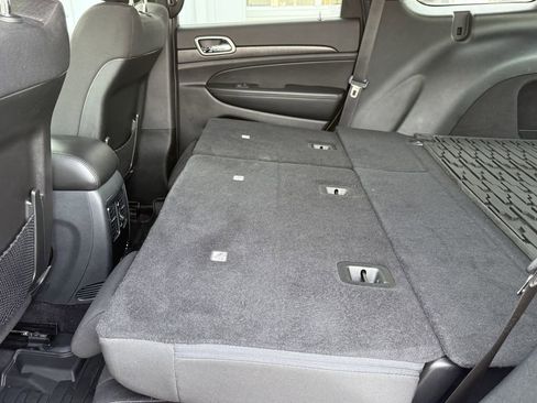 Used 2018 Jeep Grand Cherokee Laredo image 26