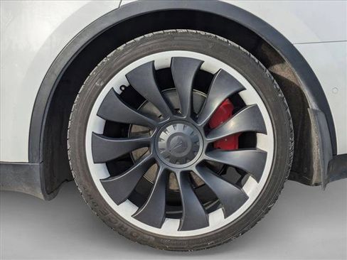 Used 2022 Tesla Model Y Performance image 15