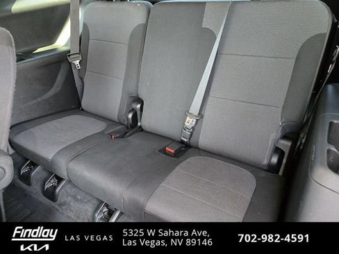 Used 2020 Chevrolet Traverse LT FWD image 16