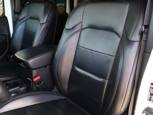 Used 2020 Jeep Wrangler Unlimited Sahara image 13