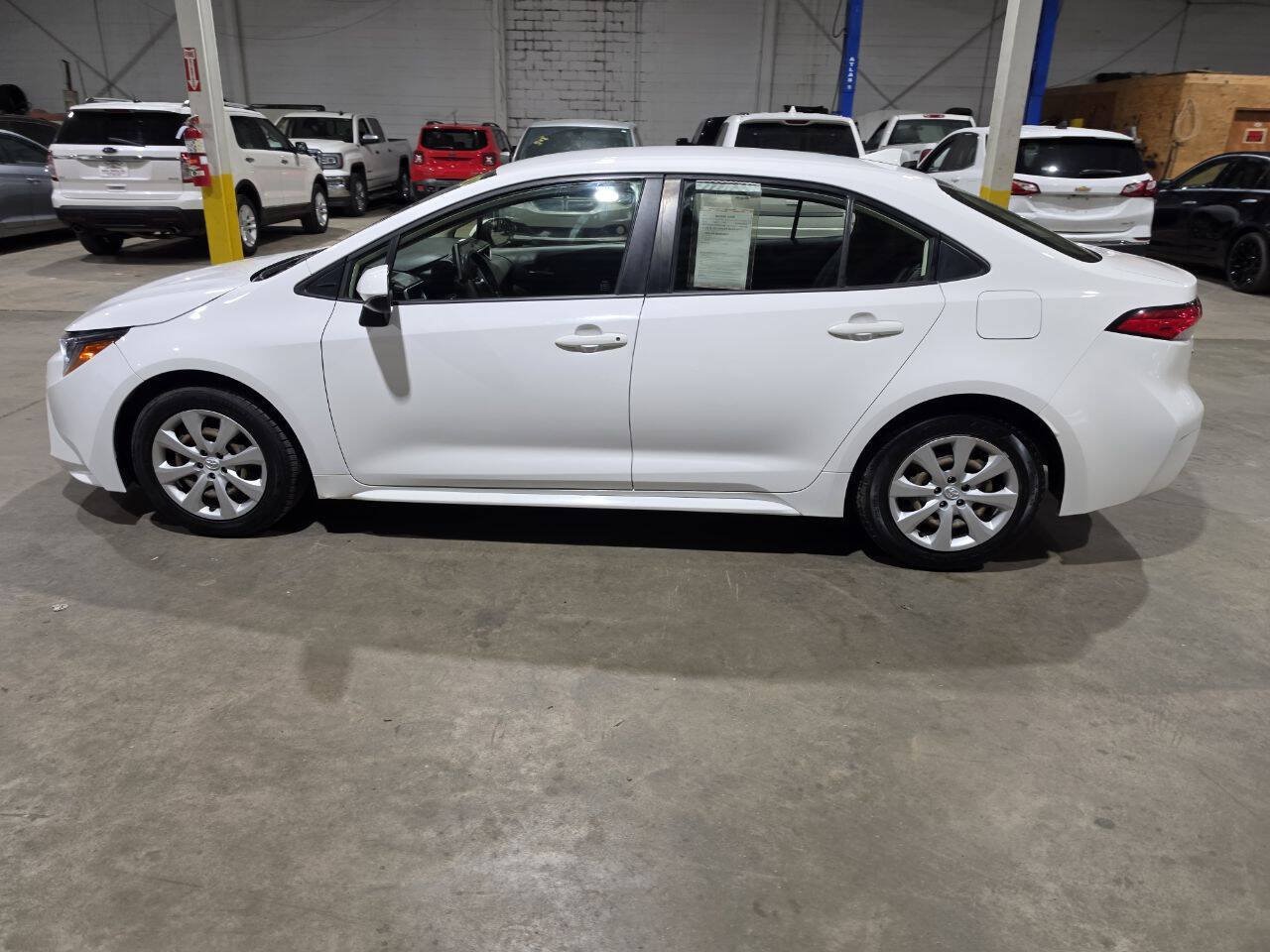 Used 2020 Toyota Corolla LE FWD image 5