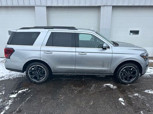 Used 2023 Ford Expedition Limited image 6