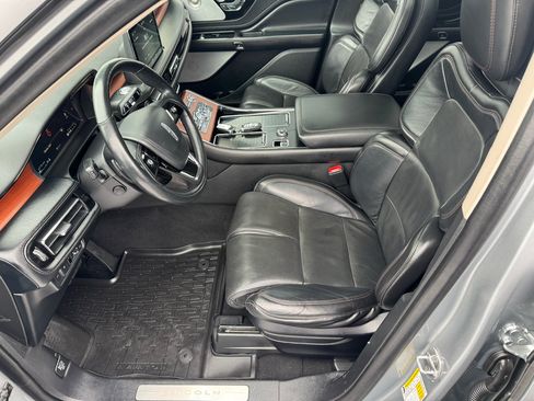 Used 2020 Lincoln Aviator Reserve w/ Equipment Group 202A image 9