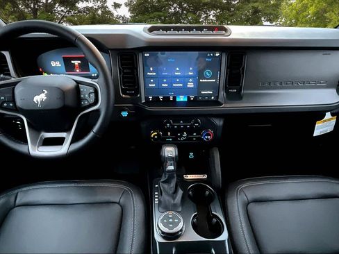 New 2025 Ford Bronco Badlands image 5