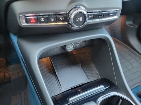 Used 2023 Volvo XC40 Recharge Ultimate image 34