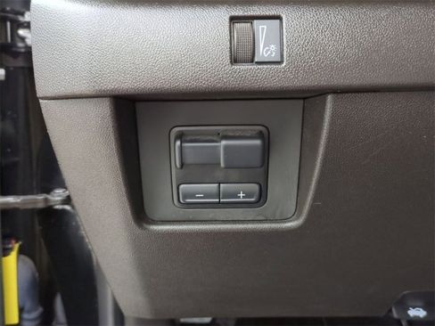 Certified 2023 Chevrolet Colorado Trail Boss w/ Technology Package image 18