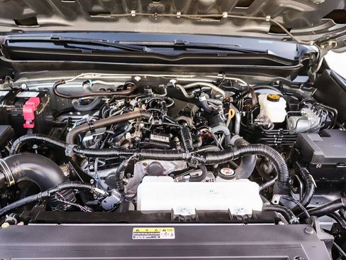 Used 2025 Toyota Tacoma SR5 AWD/4WD image 28