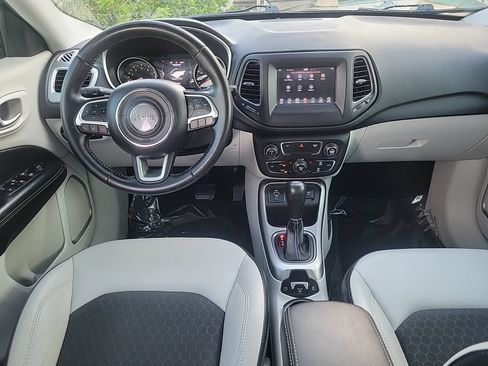 Used 2019 Jeep Compass Latitude FWD image 16