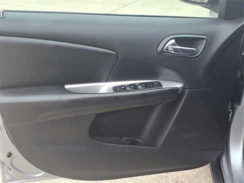 Used 2017 Dodge Journey SE w/ Flexible Seating Group image 14