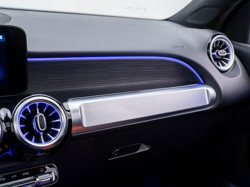 Used 2023 Mercedes-Benz GLB 250 4MATIC image 27