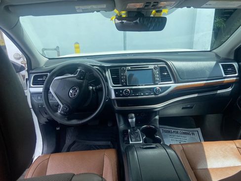 Used 2017 Toyota Highlander Limited Platinum AWD/4WD image 9