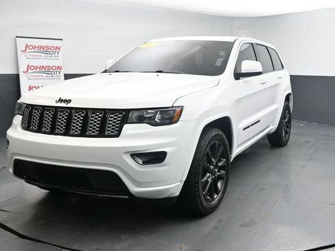 Used 2021 Jeep Grand Cherokee Laredo X image 4
