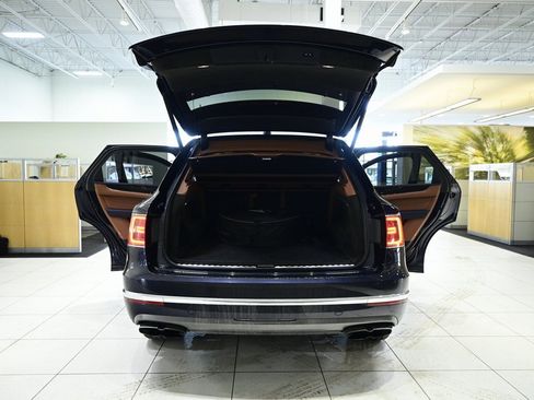 Used 2019 Bentley Bentayga image 22